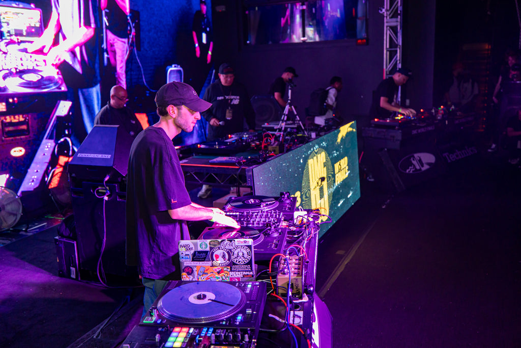 Dj Hub sostiene WALL DOT, campione italiano DMC